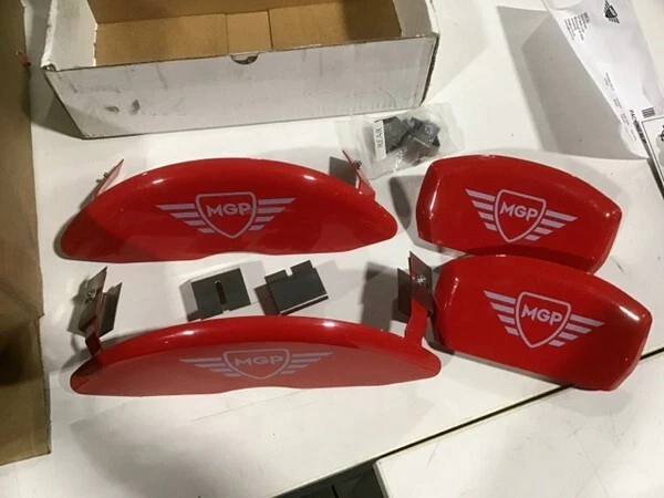 Комплект из 4 крышек суппортов MGP с гравированным серебряным логотипом для BMW 650I X Drive V8 F12 12–16 годов выпуска - Изображение 2 из 4