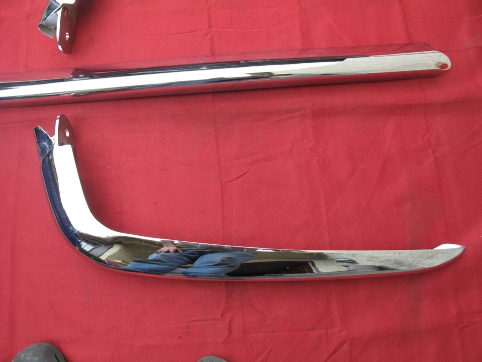 Jaguar S-Type 1968/420 parachoques trasero 3 piezas Daimler sin usar Foto 3 de 4