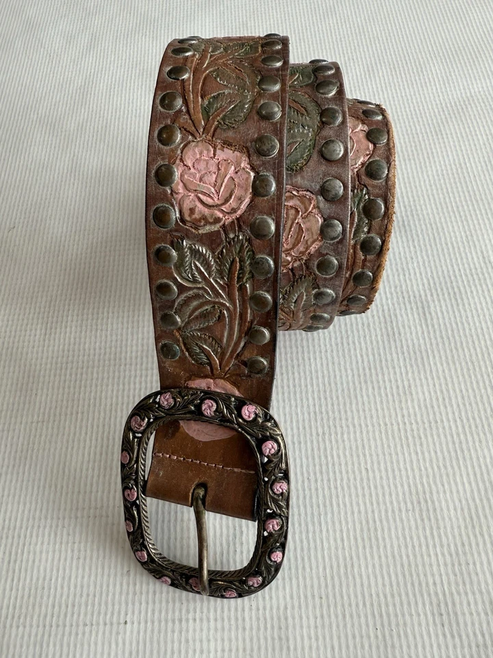 Cinturón De Colección Streets Ahead Mujer’s Tooled Rosa Rosas Cuero Tachonado Talla 41 Foto 2 de 4