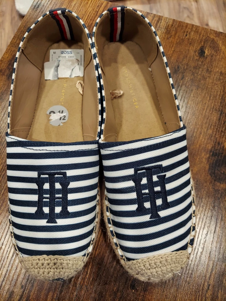 Sapato plano Tommy Hilfiger Espadrilles feminino listrado azul. Tamanho 9,5M. Novo - Imagem 2 de 4