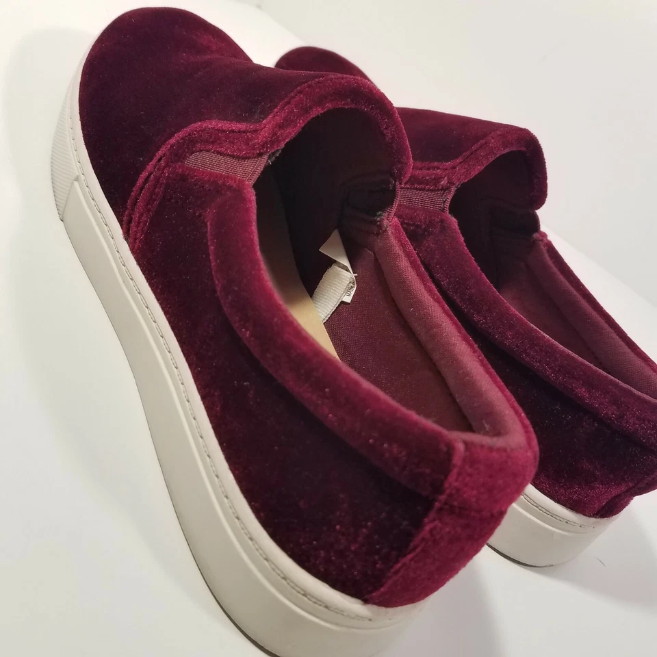 Tênis casual feminino Mossimo slip on flat borgonha veludo vermelho tamanho 6 - Imagem 2 de 4