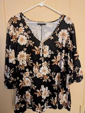 Naif Women Top Blouse Shirt Size 1XL Floral V Neck Button Tab Peasant BOHO