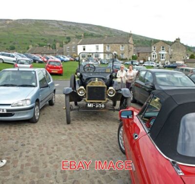 FOTO PARKPLATZ REETH CENTER A MODELL T GEPARKT UNTER VIEL JÜNGEREN AUTOS. 2009