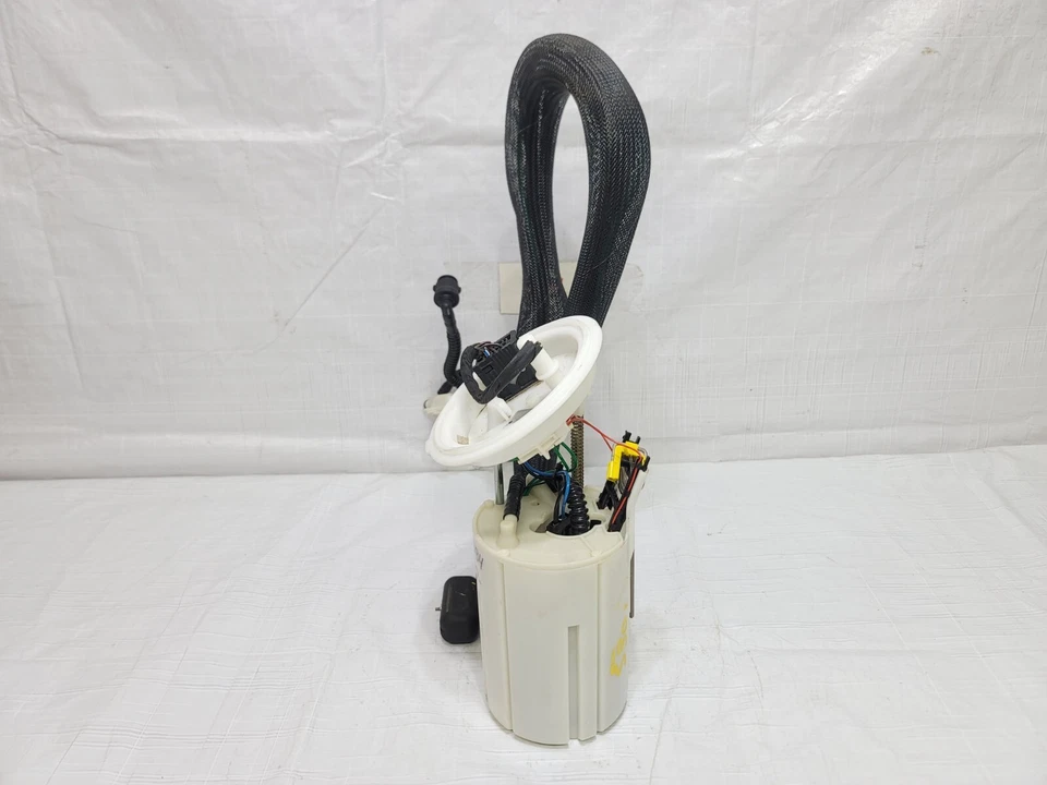 2006-2007 BMW 530i Fuel Pump Assembly OEM 16-11-7-373-503 Foto 2 de 4