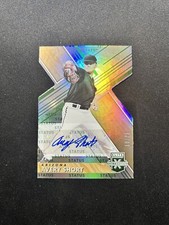 2019 Panini Elite Extra Edition AVERY SHORT Status Green Die Cut Autograpn /25