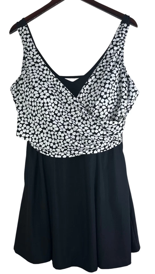 It Figures 24W 3X Swimdress Swimsuit Black White Floral Slimming Cruise Beach F - Image 2 of 4