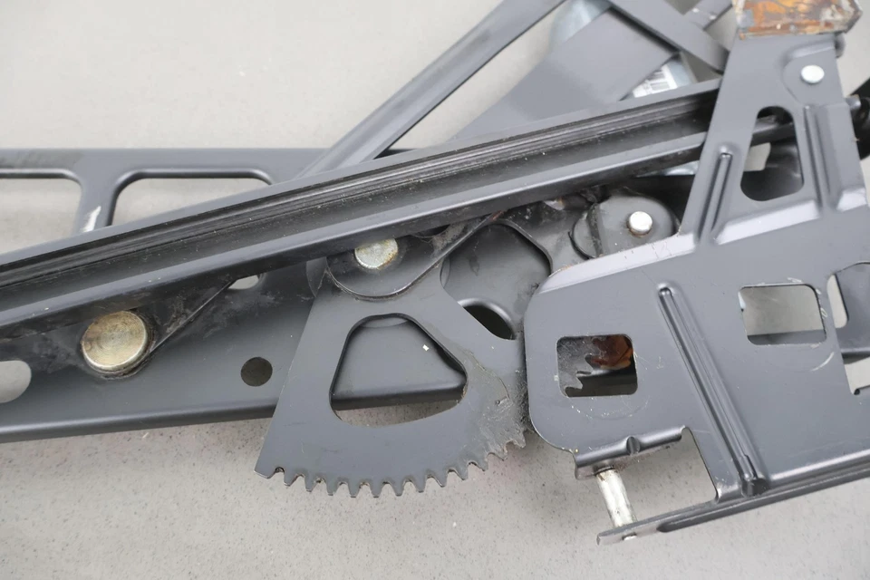 84-96 Chevy C4 Corevtte Right RH Door Window Regulator W/ Motor (Tested) - Image 4 of 4