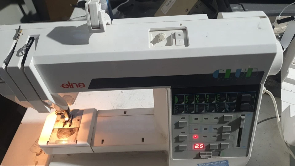 Nähmaschine Elna Club 500mit Fußpedal, Anleitung, Haube - Bild 2 von 4