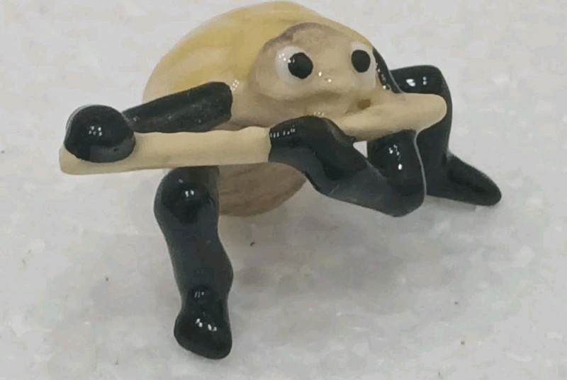 Vintage Hagen-Renaker Yellow Bug Band Beetle Playing The Flute