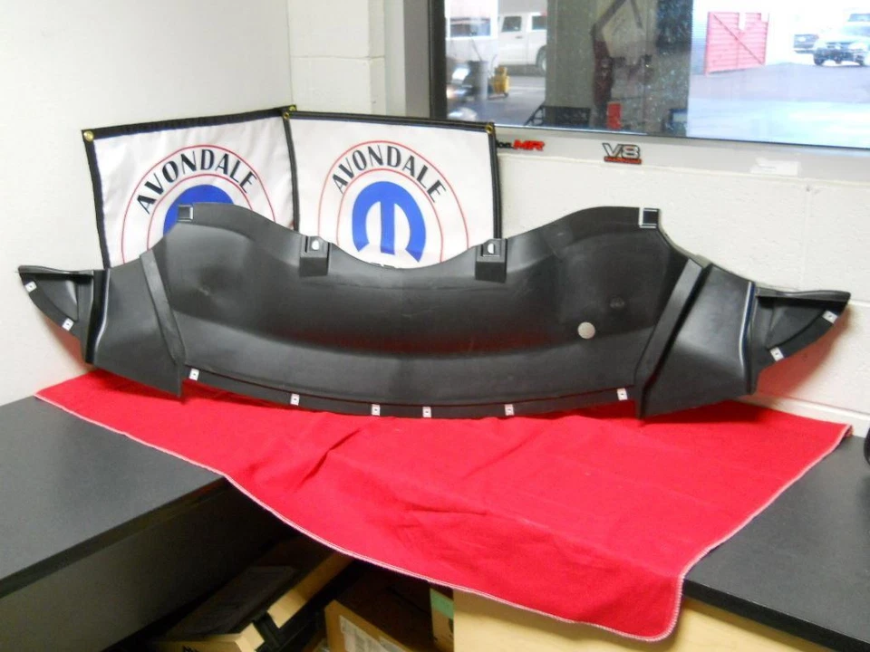 Dodge Charger Chrysler 300 Protector Frontal Vientre Pan Presa de Aire Cubierta Tracción trasera Nuevo Mopar Foto 2 de 4