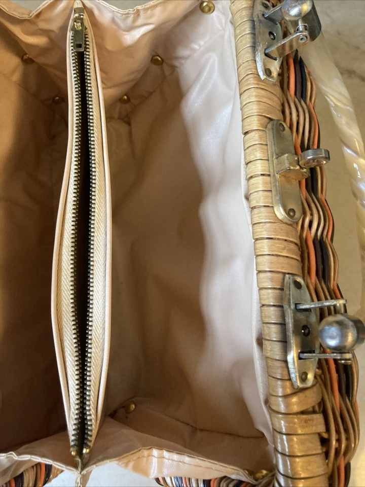 Princess Charming By Atlas 编织涂层柳条钱包 Lucite Handles 棕色 橙色 — 第 4/4 张图片