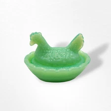 VINTAGE Style MINI JADEITE JADE GLASS HEN CHICKEN NEST SALT CELLAR Basket * MINT