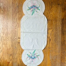 Grannycore Handmade Emrboidered Floral Bouquet Table Runner