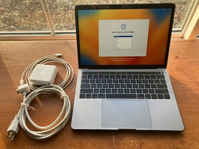 Apple MacBook Pro 2017 13'' A1706, Dual Core i5 3.1 GHz, 256GB, Gray, Touch Bar