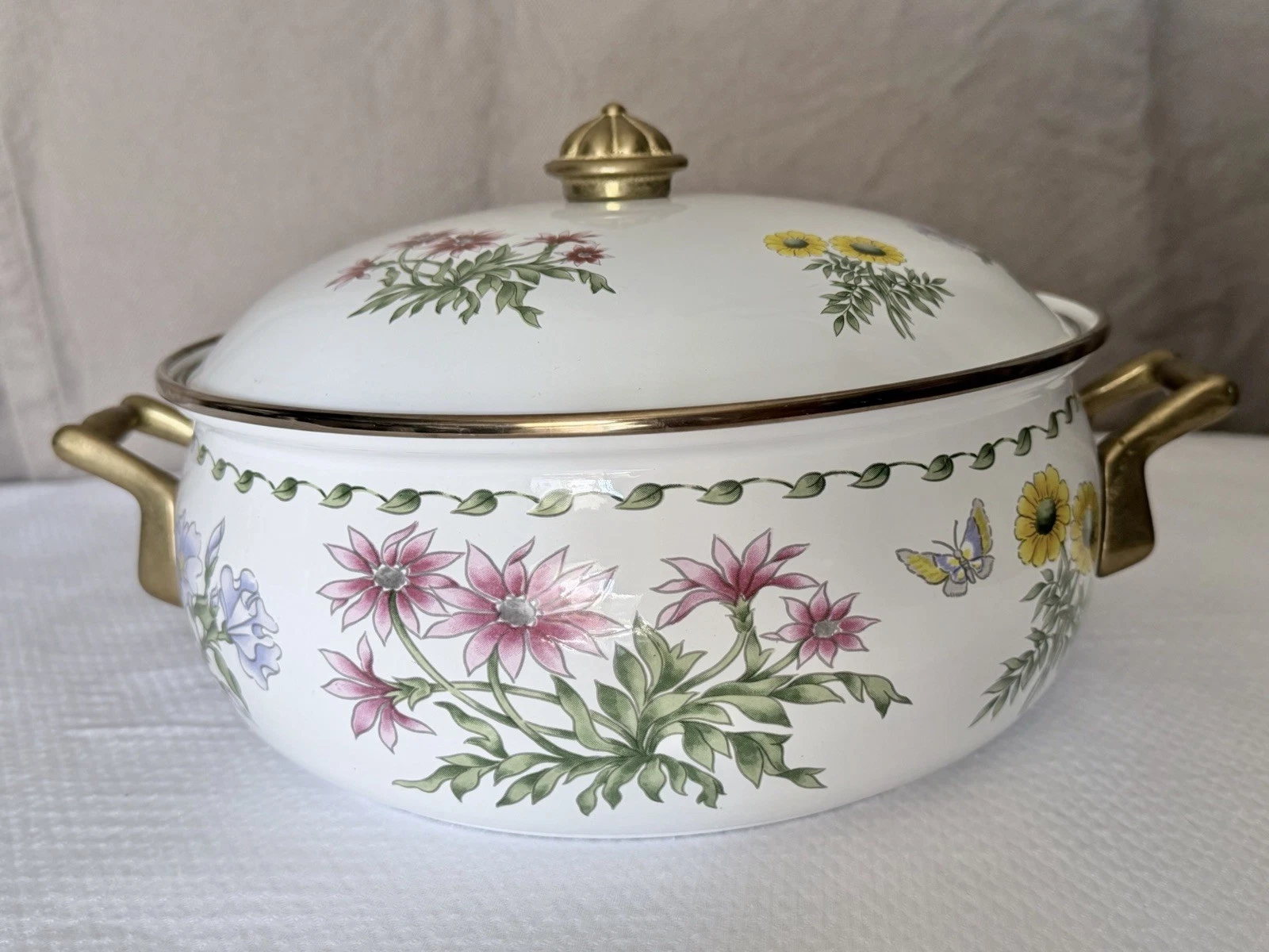 Vintage Lincoware Enamel Covered Dutch Oven Wildflower Pattern Brass Handles
Opens in a new window o