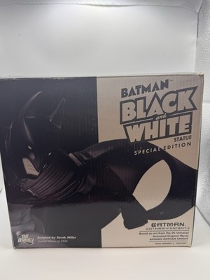 Batman Black & White Statue GOTHAM KNIGHT 2  Derek Miller 497/3500 With COA