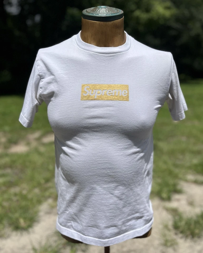 Camiseta Supreme Nagoya Box Logo Talla Pequeña Dorado sobre Blanco Muy Rara Foto 2 de 4