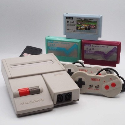 Nintendo New Famicom Konsole System HVC-101 + Sports Classics Spiele SET gete...
