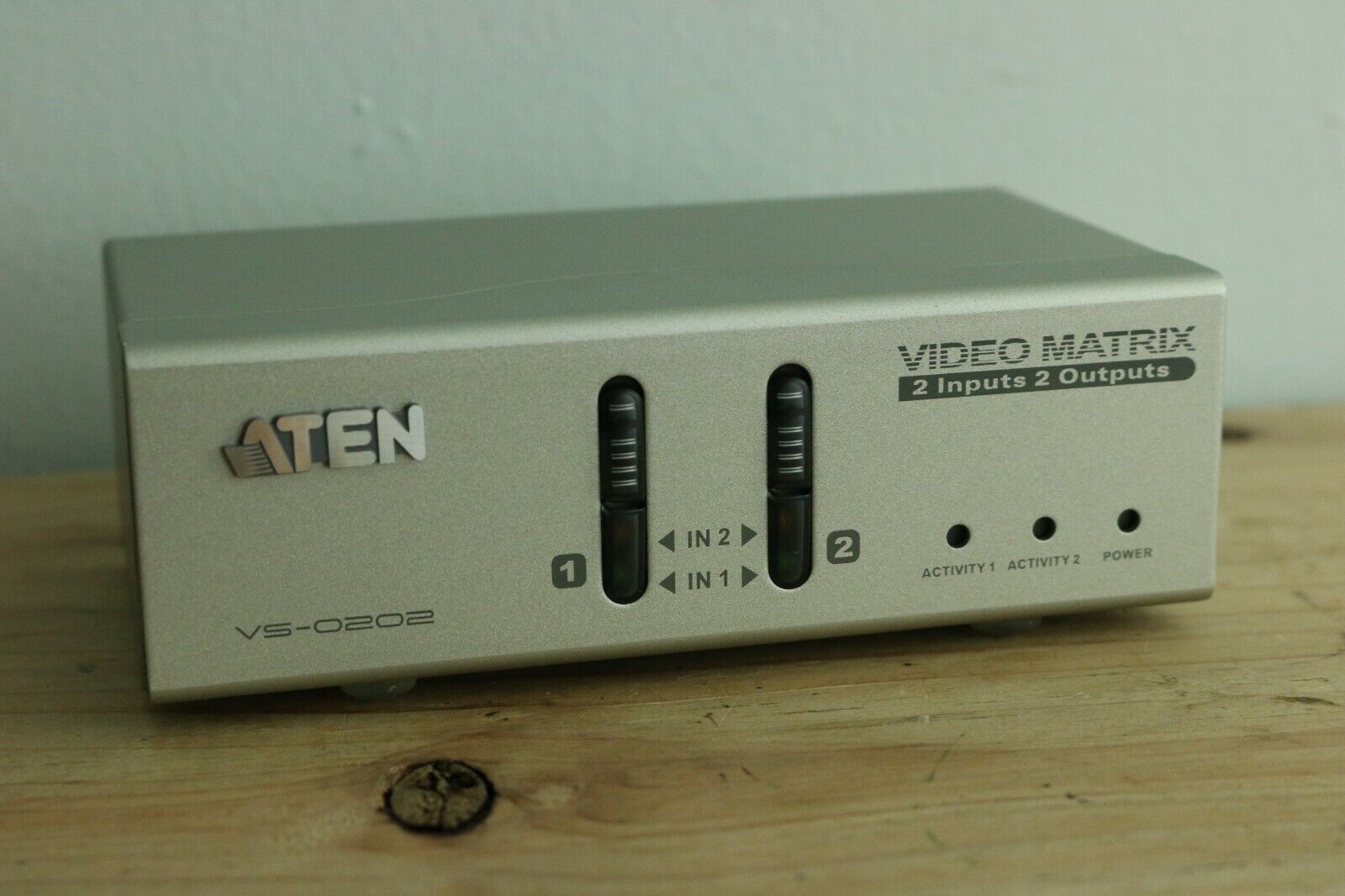 ATEN Corp Video Matrix 2 Inputs 2 Outputs VS-0202 - Monitor Switch with Audio