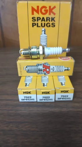 BPR6HS Spark Plugs NGK 7022 x 2