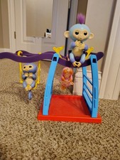 Fingerlings Monkey Bars Playset with 3 Working Fingerling Monkeys