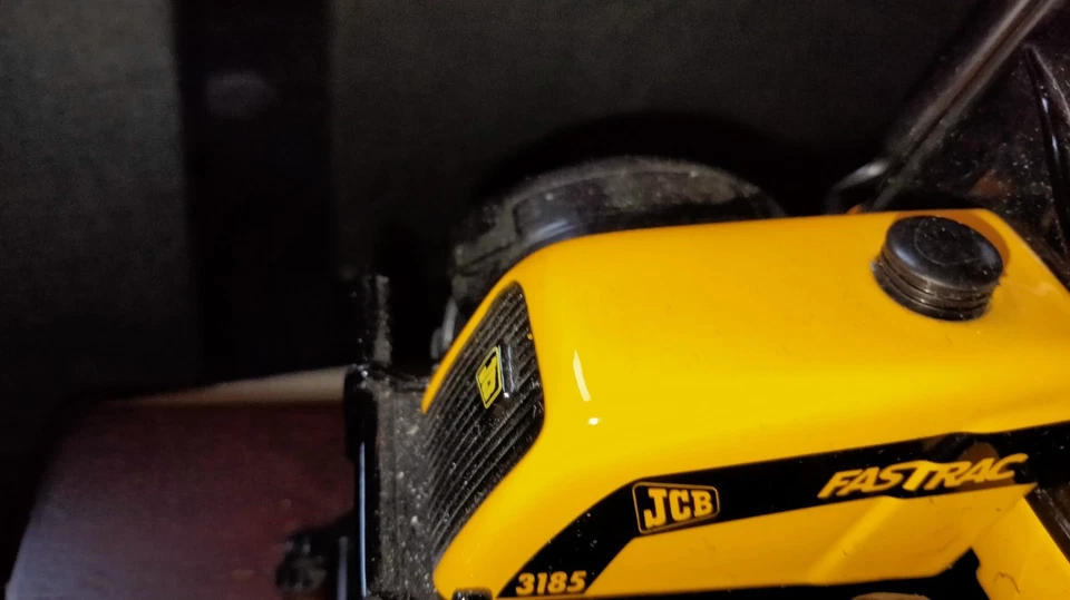 JCB 3185 Fastrac su legno scatola promozionale rigida Britains 1/32 - Immagine 3 di 4