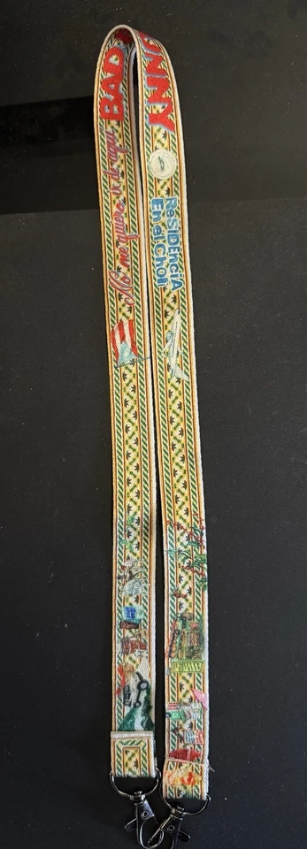 Bad Bunny - Debi Tirar Mas Fotos DTMF - Cordón con cámara - El choli residencia Foto 3 de 3