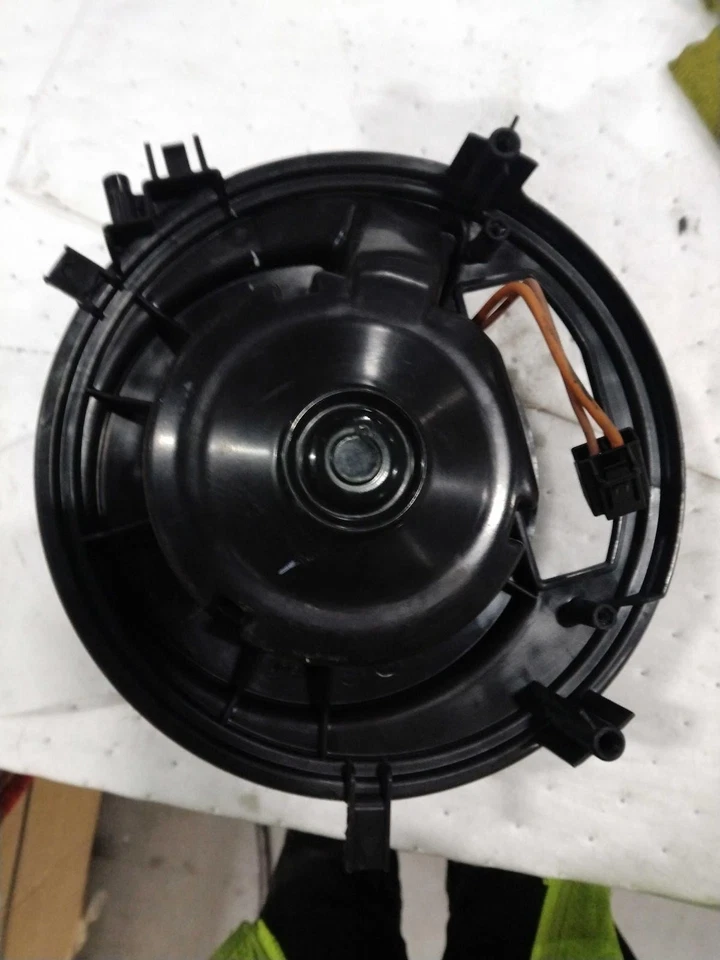 Used HVAC Blower Motor fits: 2015 Volkswagen Golf Grade A Foto 2 de 4