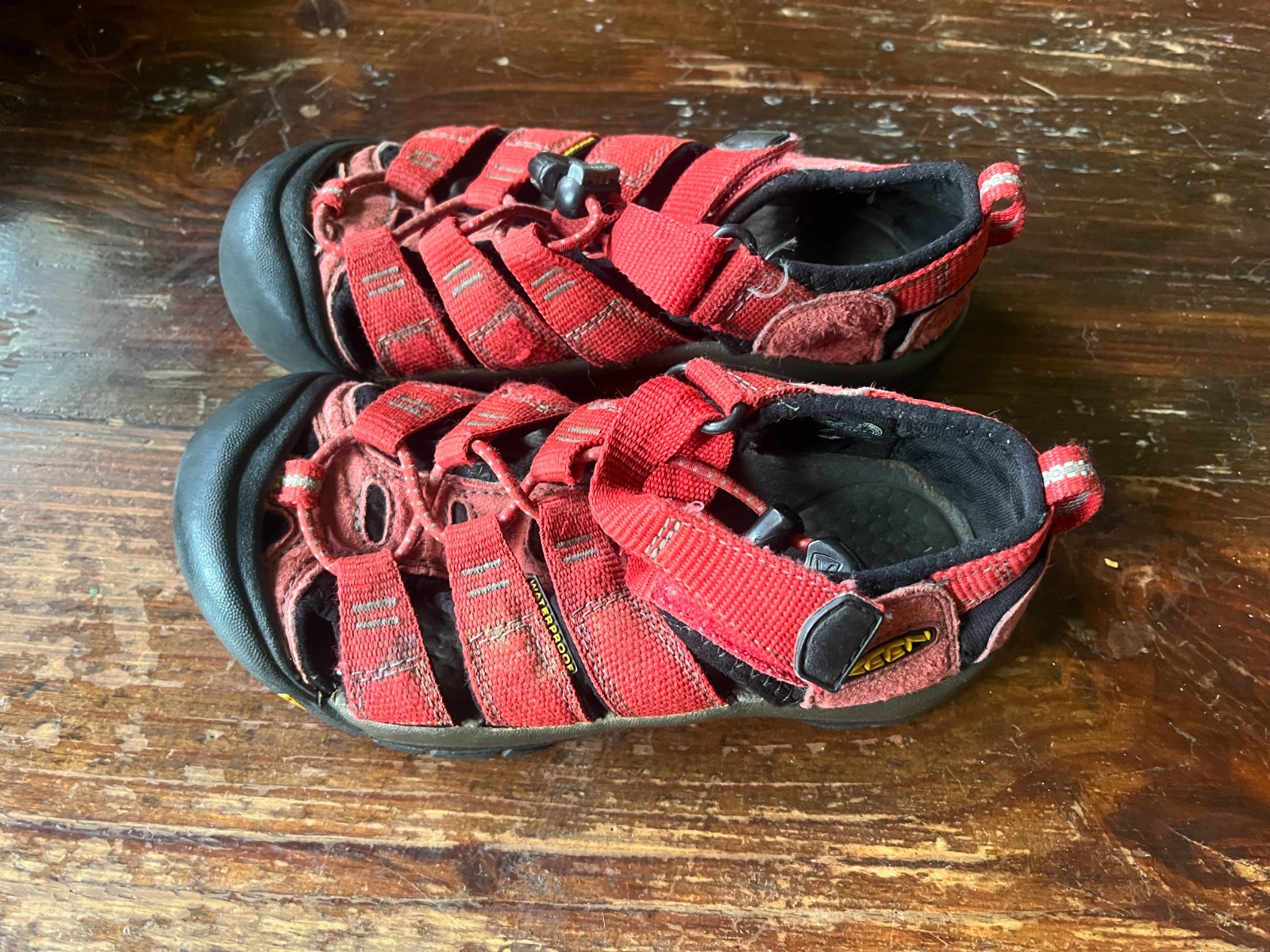 Sandali Keen Little Kids Newport H2 in nastro rosso gargoyle escursionismo outdoor taglia 13