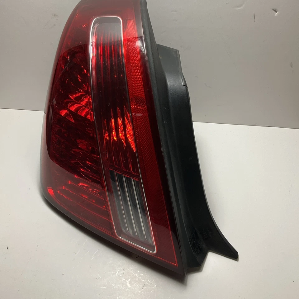 Левый задний фонарь со стороны водителя для KIA Amanti 2007–2009 годов от оригинального производителя 92401-3F - Изображение 3 из 4