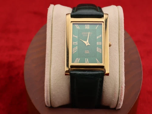 ⌚✨ Vintage Seiko Slim Quartz Gentlemen Green Dial ,Green Dress Watch