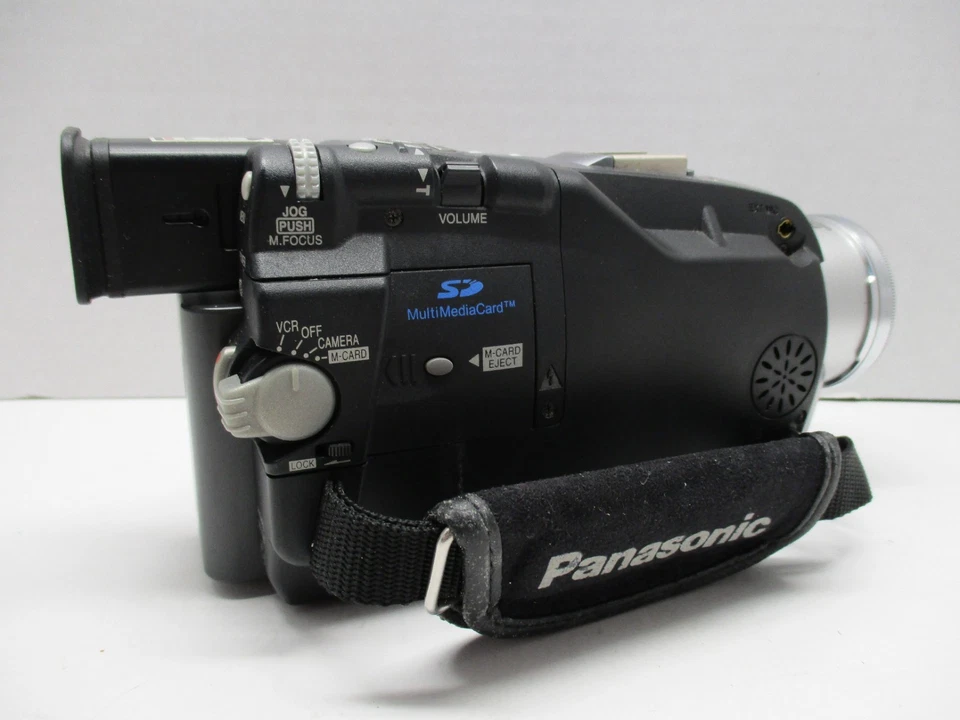 Panasonic Palmcorder PV-DV701 Mini DV Camcorder With Case And Accessories - Image 4 of 4