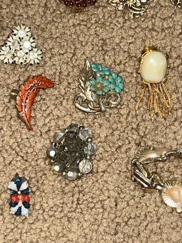Vintage Costume Jewelry Flower Brooch Necklace & Earring Lot of 36 Pieces - Picture 4 of 11