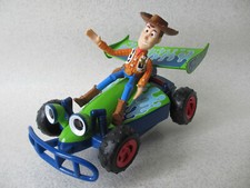 GRANDE VOITURE VIBRANTE DISNEY PIXAR TOY STORY AVEC WOODY +/-11cm x 15cm