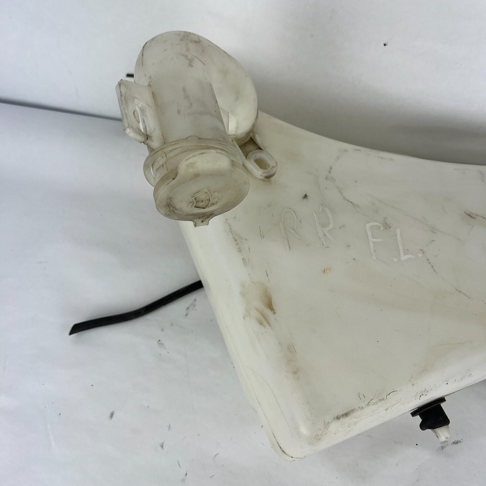 2000 2001 2002 Rolls-Royce Silver Seraph Washer Fluid Tank Reservoir PM33801PA