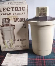Vintage Richmond Cedar Works 4 Quart Ice Cream Maker Machine Electric #71 WORKS
