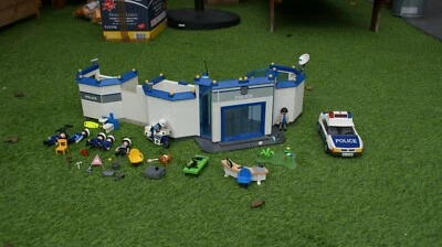 Playmobil commissariat prison police 4264 + extension 7393 + voiture + moto - Photo 1/4