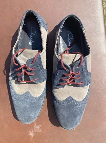 Scarpa uomo Clarks stile Oxford scamosciata taglia 9 5. Lacci blu navy grigio rosso