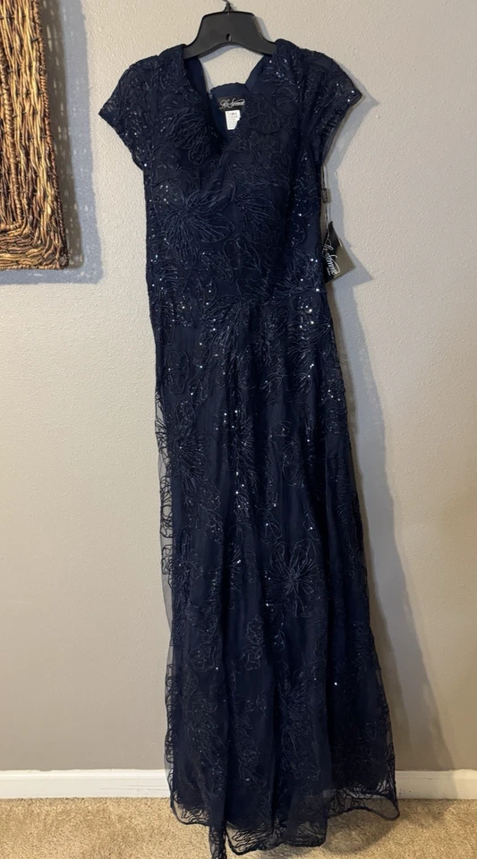 Maxi Vestido La Femme 27837 Talla 10 Azul Marino Lentejuelas Encaje Línea A NUEVO $498 Foto 2 de 4