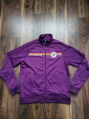 Manchester City 2018 Night Purple/Metallic NSW Crest Jacket. UK Herren Größe L