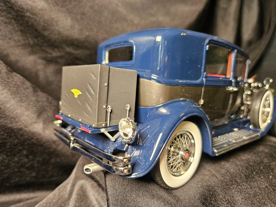NEO 1934 Duesenberg Model J Willoughby Berline 1:18 Scale Inv. #4252 - Image 3 of 4
