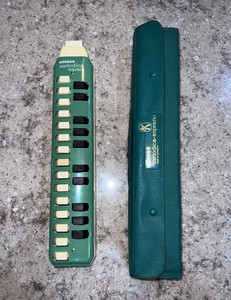 HOHNER Soprano Melodica 26-Key Key of C Green Plastic w/ Case