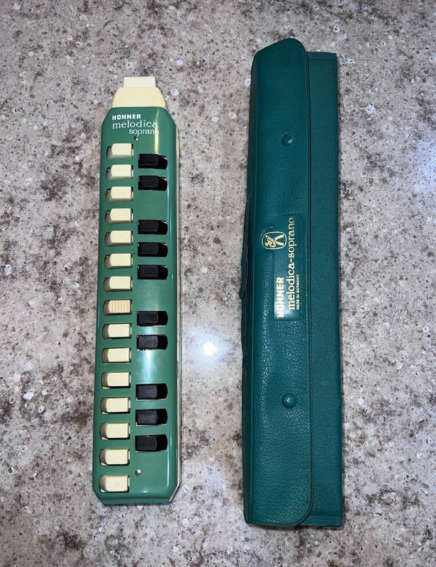 HOHNER Soprano Melodica 26-Key Key of C Green Plastic w/ Case