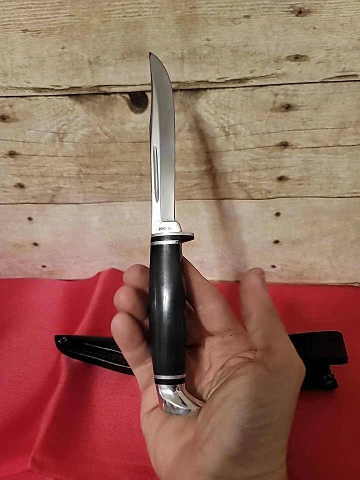 1981 Case XX 216-5 Black Hunting Knife With Custom Sheath, Awesome Condition!  - Image 4 of 4