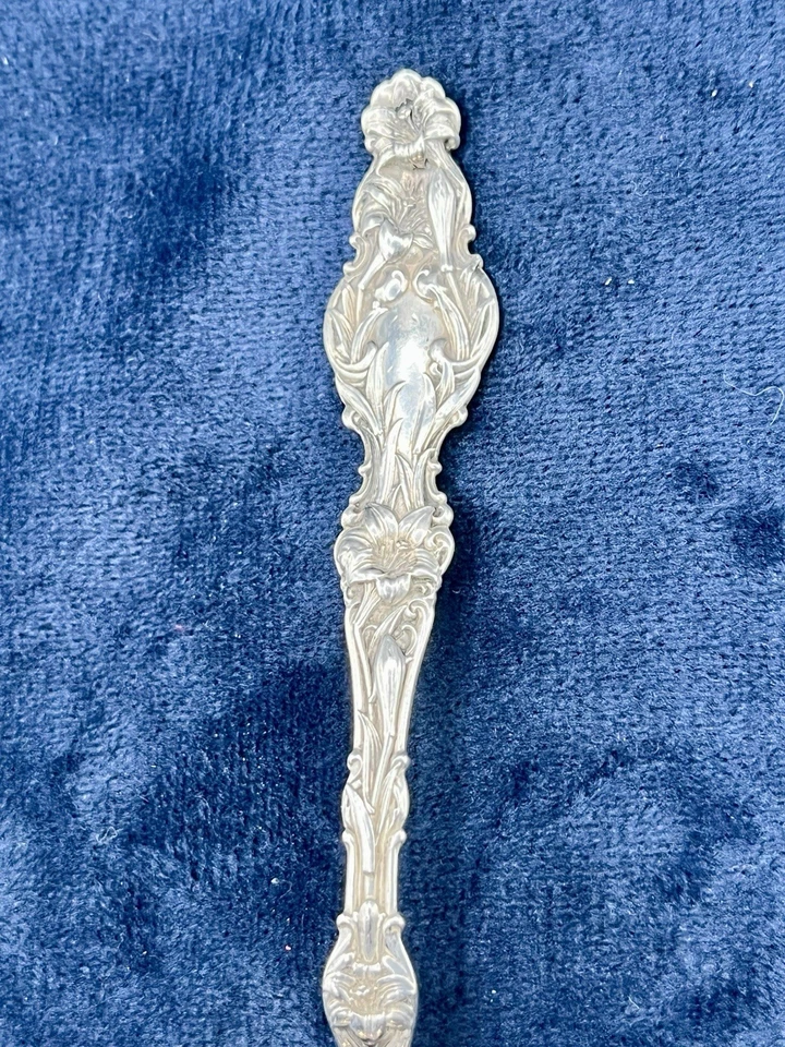 Colher floral antiga Art Nouveau prata esterlina 1902 lírio branqueador 5,5” 21,49 g - Imagem 3 de 4