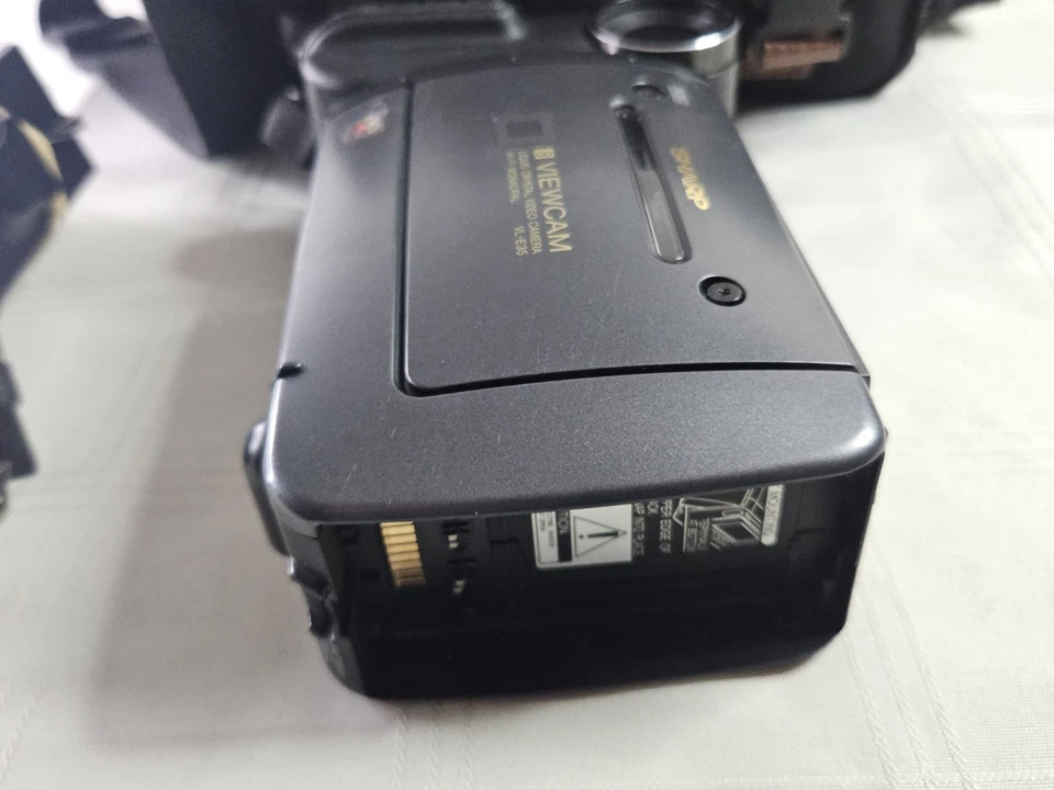 Sharp VL-E35U Viewcam Zoom Video8 LCD Camcorder With AC Adapter TESTED! READ! - Image 3 of 4