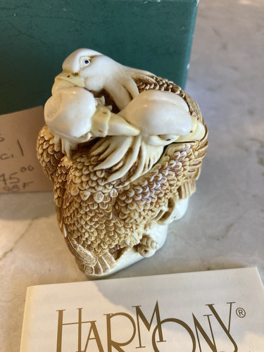 Harmony Kingdom Queen's Council Eagles Box Figurine - Picture 3 of 7