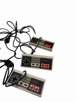 3 Controllers Original Nintendo NES Vintage Console Wired - untested