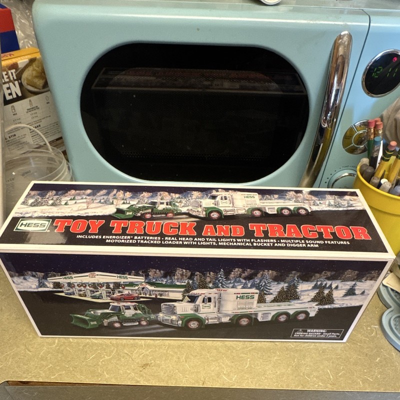Hess 2012-14 Toy Truck & Tractor Set Gas & Oil White/Green in Original Box