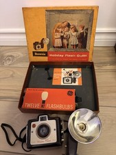 Vintage 1960  s Kodak Brownie Holiday Flash Outfit Camera Original Box Not Tested